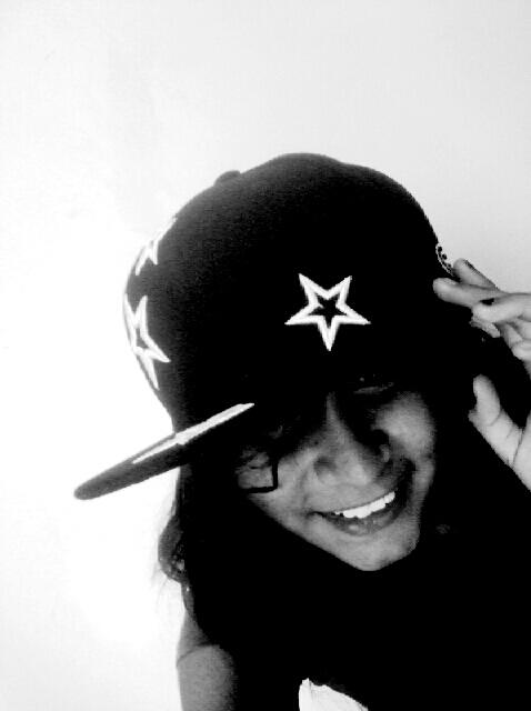 AlwaysNicolover's tweet photo. N12 By : @NicolaPorcella . Consegui mi gorra :) esta hermosaaa Niki sigue asii exitos King para adelante . Sonrie http://t.co/5sYCgOIszs