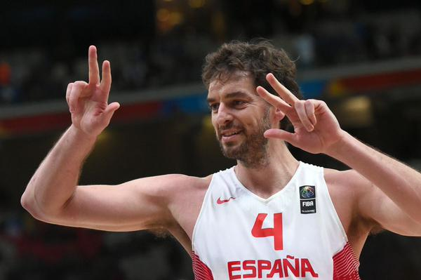 partidazocope's tweet photo. PAU GASOL en @cuatro: "Está muy bien esto, pero venimos a por el oro". Qué tío más grande. http://t.co/Ozx7BIl4I0