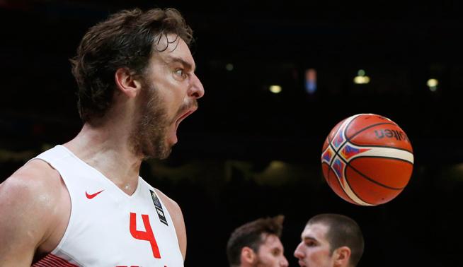 Farodevigo's tweet photo. #Eurobasket2015 Un Gasol espectacular (40 puntos, 11 rebotes) mete a España en la final http://t.co/OMOdQlQC3w http://t.co/VwyDQGC4P9