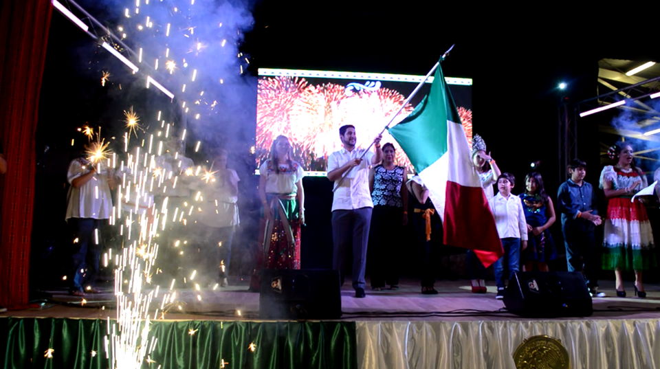 HectorEscobarS's tweet photo. De esta manera dimos el tradicional grito de independencia, festejando así la patria que nos representa #VivaMéxico http://t.co/HGYKvIObjJ