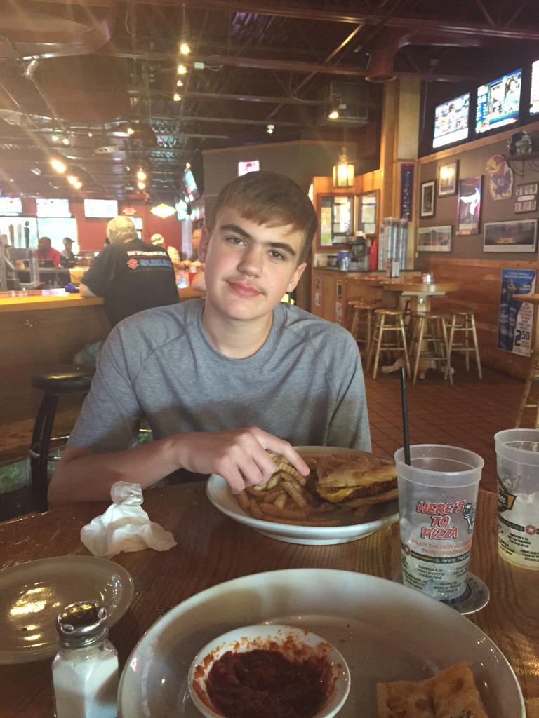 LisaAJansen1970's tweet photo. #OPolathe #upshow best food & drink In Olathe http://t.co/sn94AaeWrV