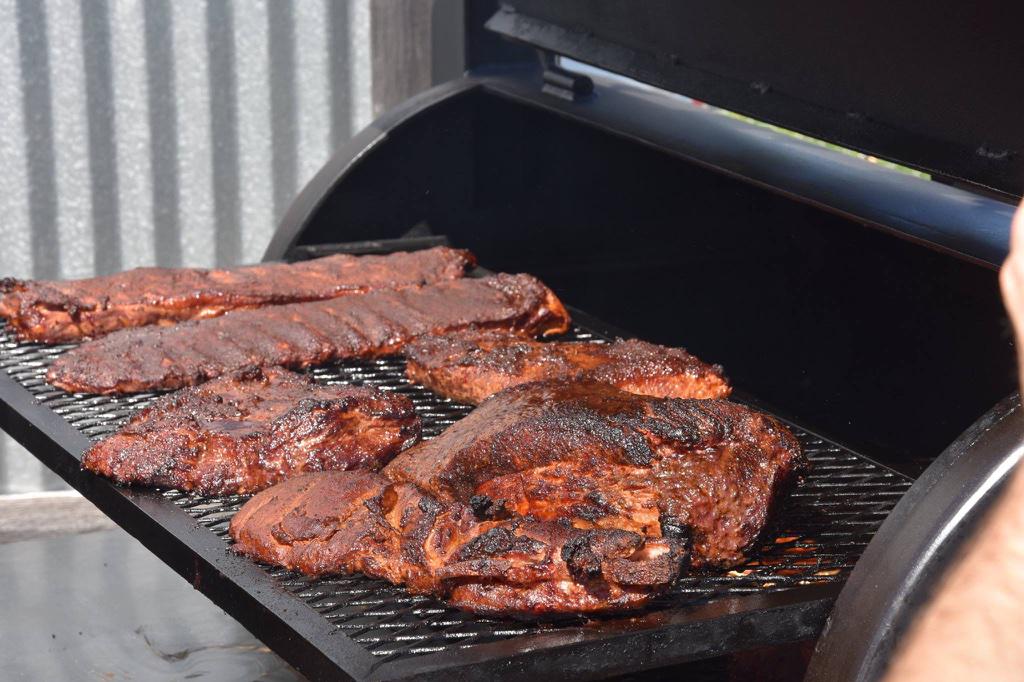 bbq_crc's tweet photo. teaching BBQ #bbqlife #bbq #backyardcooking #crcbbq http://t.co/VUMugboz4R