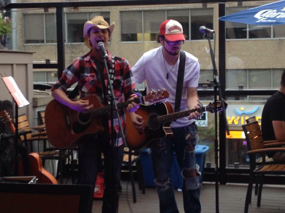 Come on down to @lonestartexmex #ldnont &amp; see <a href="/Shawn_Cowan/">Shawn Cowan</a> &amp; <a href="/Houndog_Houle/">Nicholas David Houle</a> #HotCountry #DeliciousFood #ColdBeers 🎶🍹🍛