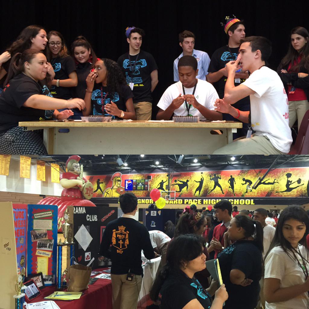 PaceSpartans's tweet photo. #FreshmenWelcomeWeek2015 continues with the Senior/Freshmen Lunch Games & the Club Fair! #PaceTradition #PaceClubs http://t.co/LkjzDpBKC3