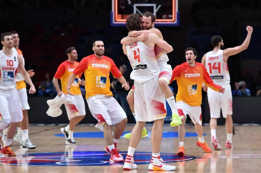 AlvaroMorata's tweet photo. Qué grande es esta Selección!!! Y @paugasol... Sin palabras!!! 🇪🇸🇪🇸 http://t.co/g0ykW2ecgu