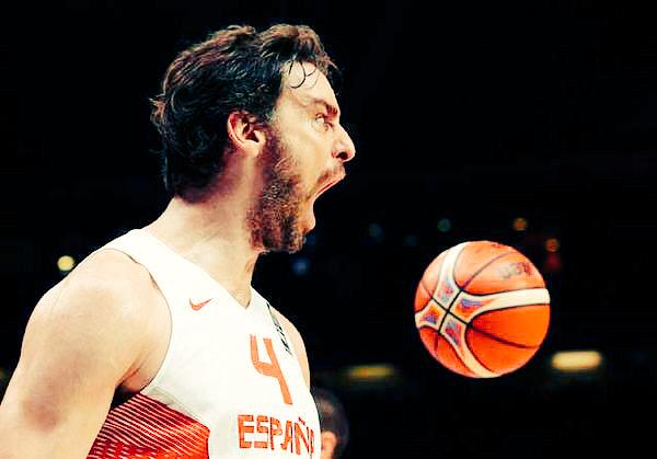 alvarodm95's tweet photo. Eres increíble macho!! @paugasol #Eurobaket2015 http://t.co/kWXT8ABHtJ