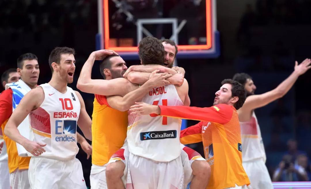 iNotiFutbol's tweet photo. Increíble partidazo de la Selección Española de Baloncesto que se clasifica a la final de #EuroBasket2015 🇪🇸🏀 http://t.co/JYWAlqLNKN