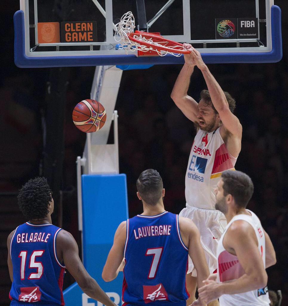 JugadorXIII's tweet photo. 40 puntos, 11 rebotes y 3 tapones. Gracias @paugasol. #YoViJugarAPauGasol http://t.co/nsg1kyW4ua