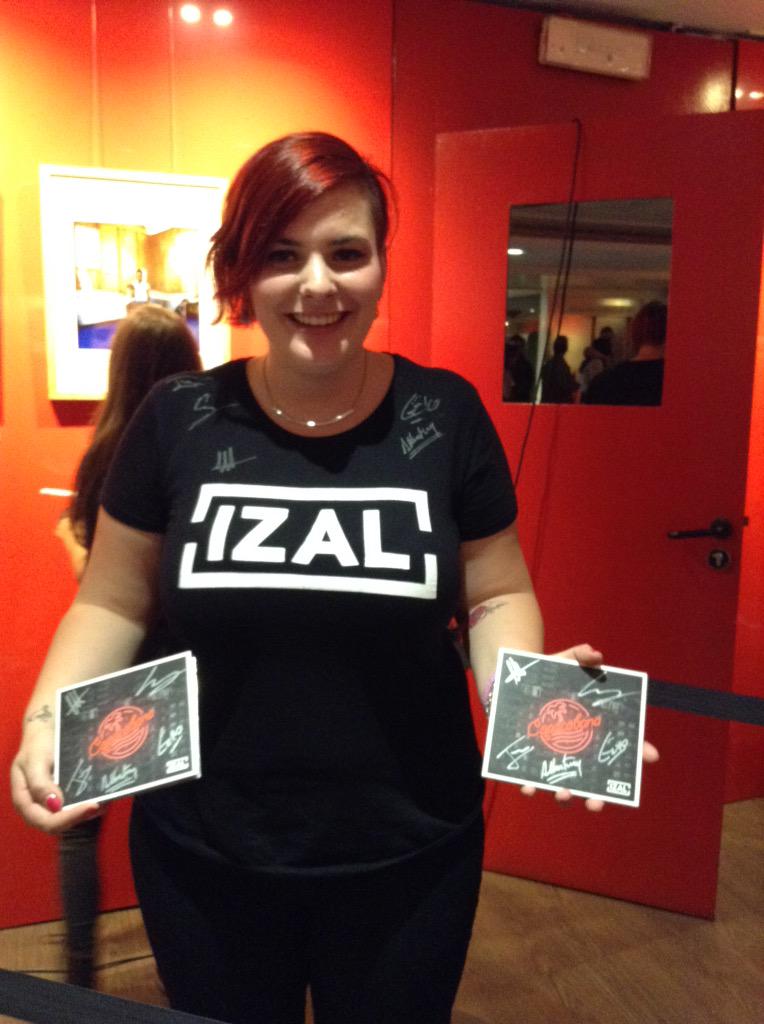 Fnac_ESP's tweet photo. Finalizamos el showcase de @IZALmusic con firma de discos y fotos.Podéis consultar + fechas en http://t.co/tBa36ne3x3 http://t.co/vUWAC2Nu9O