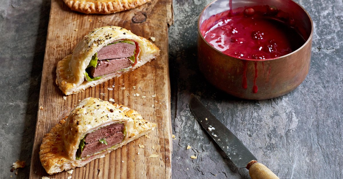 bbcgoodfood's tweet photo. Are you game? Try these seasonal pigeon pies with bramble gravy: http://t.co/QkWixDgIIQ http://t.co/V6fkBeuEed