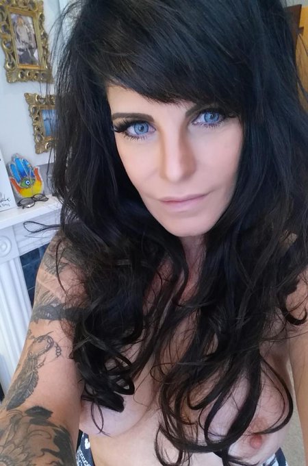 Thanks for making me YOUR MILF of the year #Scoundrels Rock. ❤ http://t.co/0UDGbSam7J<a href="/tag/scoundrels"class="tags">#Scoundrels</a>