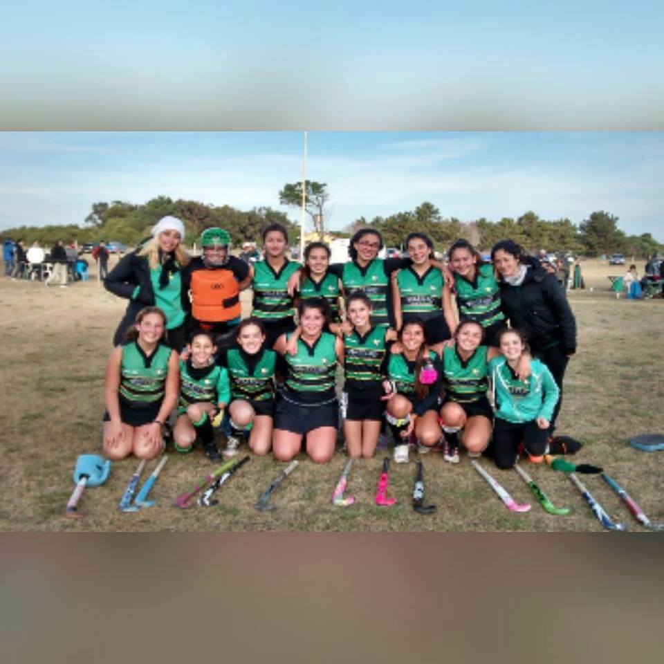CammiBus's tweet photo. @combatearg @noebarrionuevo  @delfinamerino @LasLeonasHockey 
ESTE ES NUESTRO EQUIPO!!!!!!!!
<3 MHC <3 
<3 LEONAS <3 http://t.co/xG0Dzz1VYF