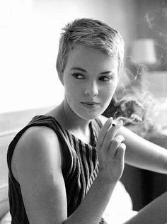 AtSeSu's tweet photo. This lady was my hair inspiration. Rocking a pixie long before they were acceptable. Jean Seberg. http://t.co/nloLooJFkY