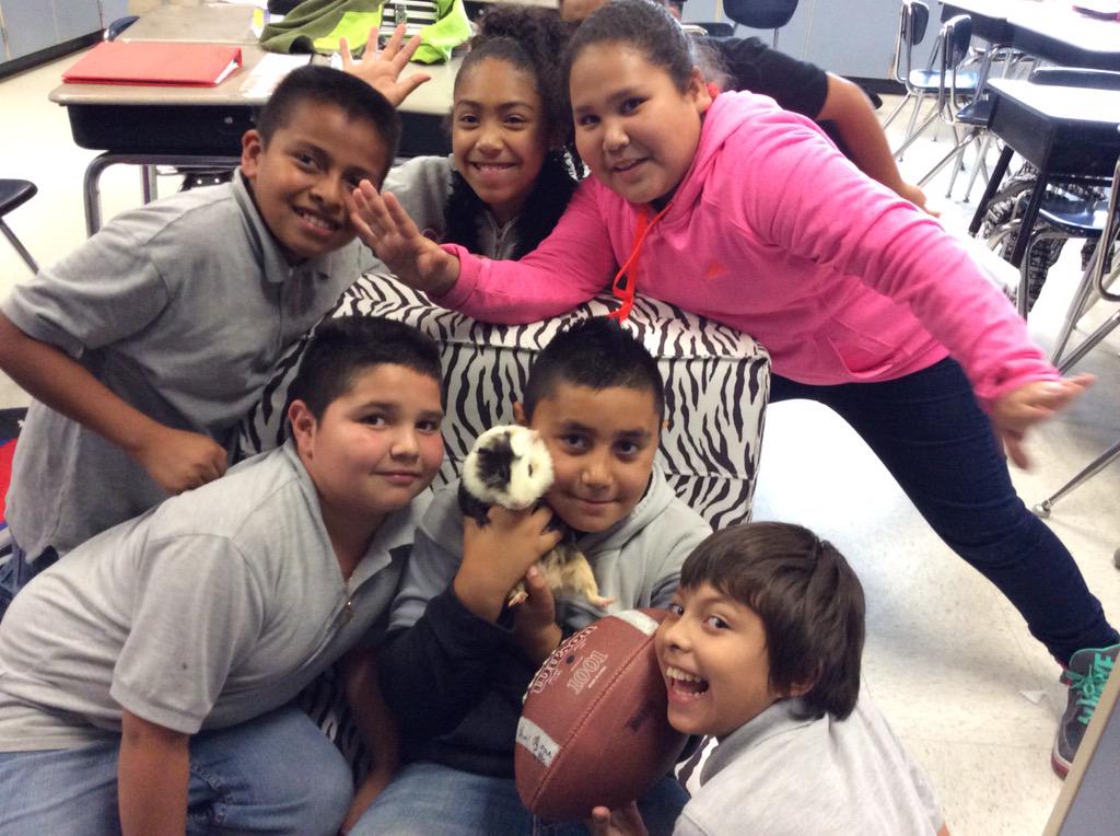 Laura_Catlin1's tweet photo. We love our class pet! #Wahluke http://t.co/uV5WhJDKhO