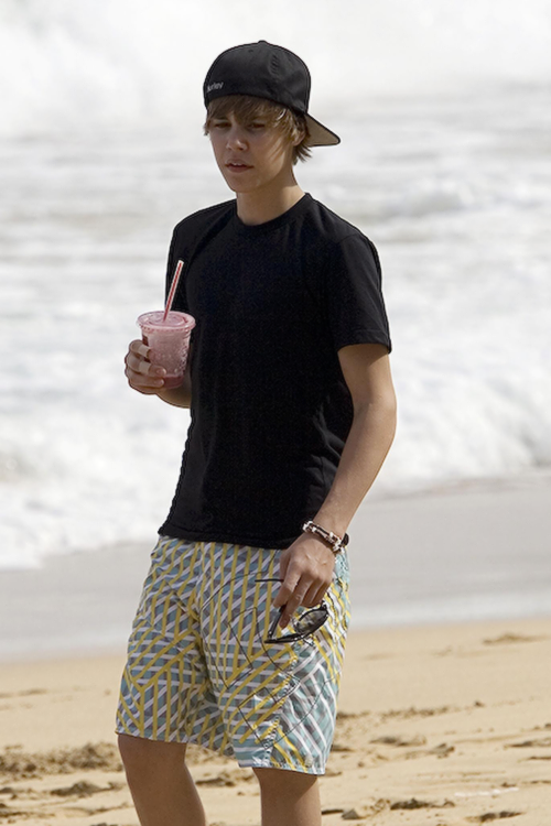 larryfishirman's tweet photo. vou postar várias fotos do justin, deem rt p ajudar na votação #EMABiggestFansJustinBieber http://t.co/YO1AsullRN