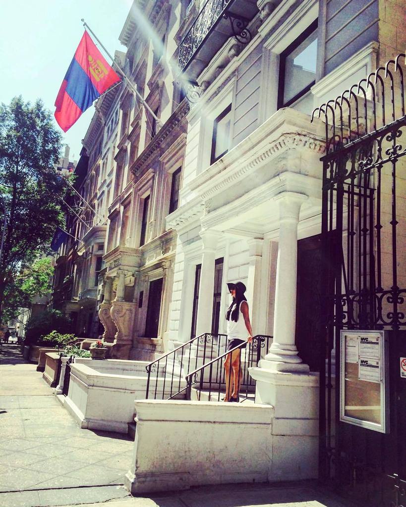 Kika_Mora's tweet photo. #tbt #ny #nyinrose #QuieroVolver #IDontLikeItILoveIt #upperEastSide #77thst http://t.co/x3G6d0JGI0 http://t.co/VJbvgRqqeP