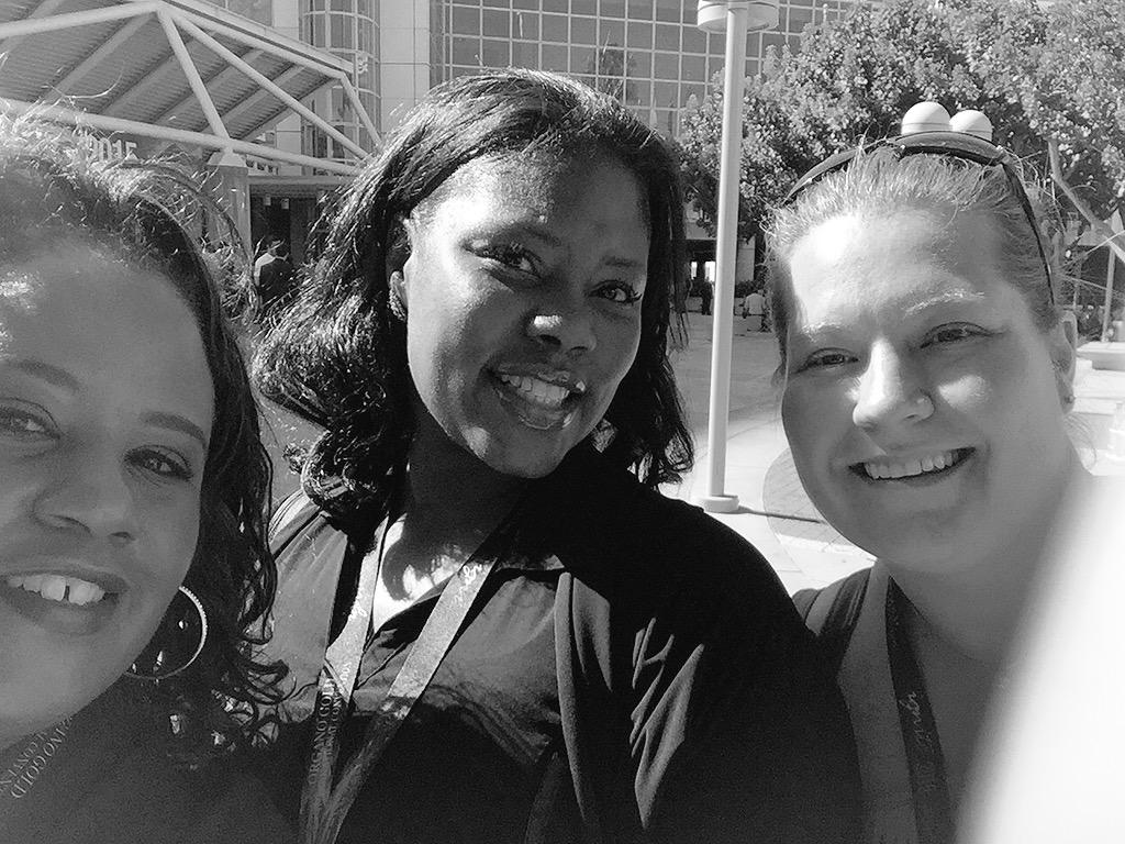 LorettaEDavis1's tweet photo. Selfies in L.A. U.S.A meets CANADA. ❤️#coffee #46countries http://t.co/ocNsrkJ36t http://t.co/exW2f3Wn49