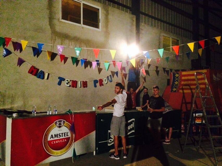 MaiTenimProu's tweet photo. Todo Preparado!!! #FestesMassamagrell2015 #Xupinaso #MTP @carlosmarcoloza  @dvalenciano21  @juligan16  @jimenezQuique http://t.co/9gk0fQHgeh