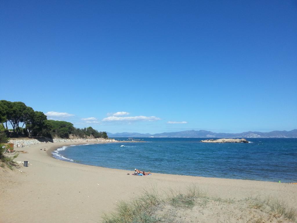 GeaLingeman's tweet photo. #Day5 #week #11friends #Spain #holiday today beach, lunch, Dali museum and dinner, just "home" ♥ http://t.co/fhgulz9SGZ