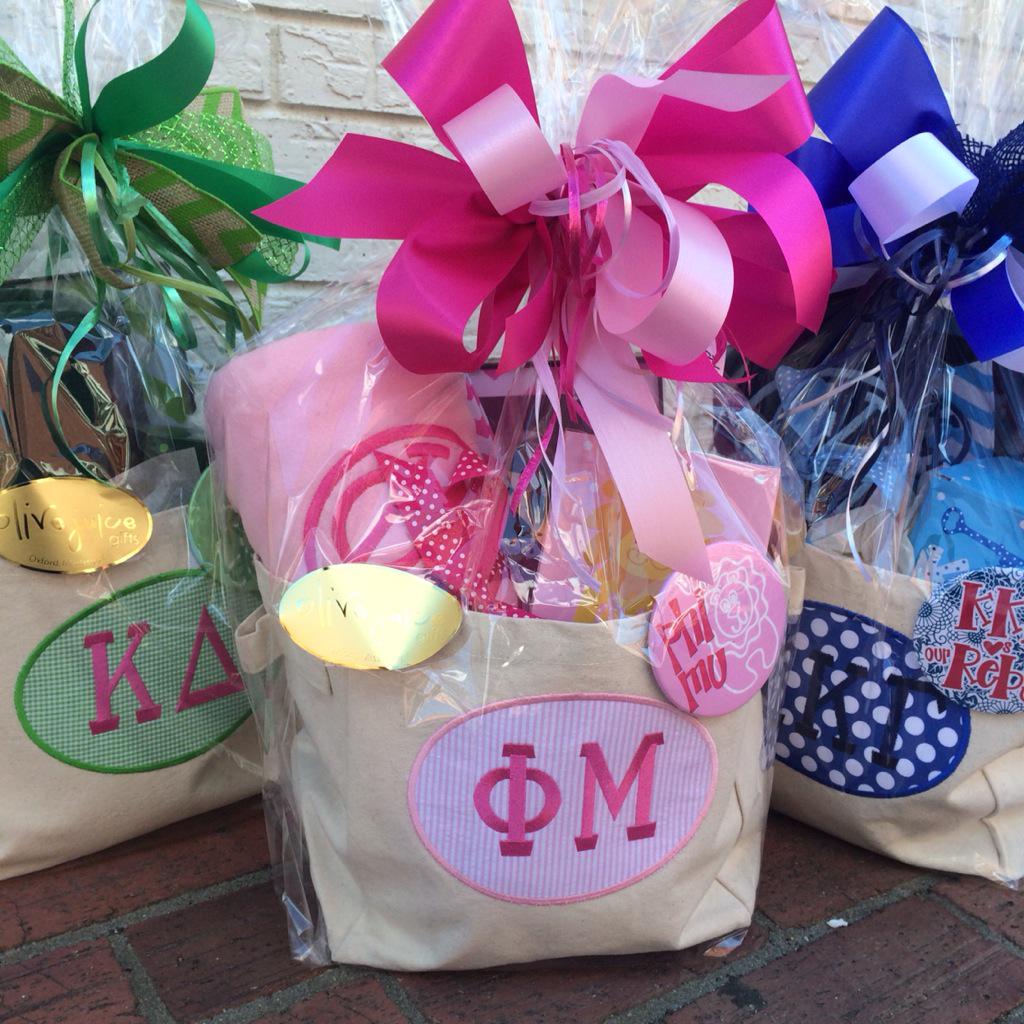 OliveJuiceMS's tweet photo. Ole Miss Rush 2015, We are READY for YOU!! ❤️💙 #Olemiss #Rush2015 #GoGreek #BidDay2015 #NewSisters #OliveJuiceGifts http://t.co/8AYnnxpgXy