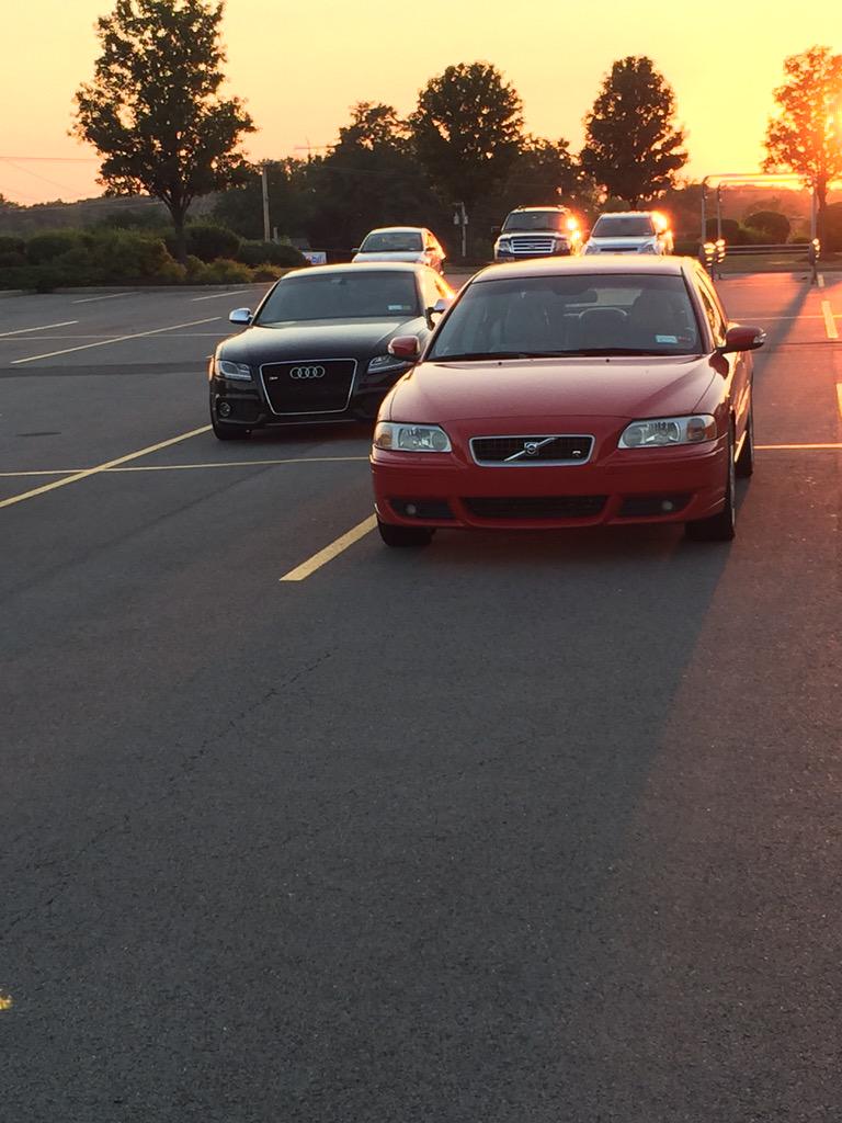 VolvoIsRLife's tweet photo. Spotted this beauty today. My S5 lurking from behind. Man I miss my R #Volvo #S60R #IPD #Audi #S5 http://t.co/ECOW985wss