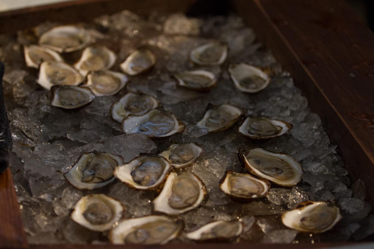 jmweb's tweet image. What a smile, yum, smiles v2.0 &amp;amp; lotsa Oysters @ #PEI Shellfish Festival #shellfish20th