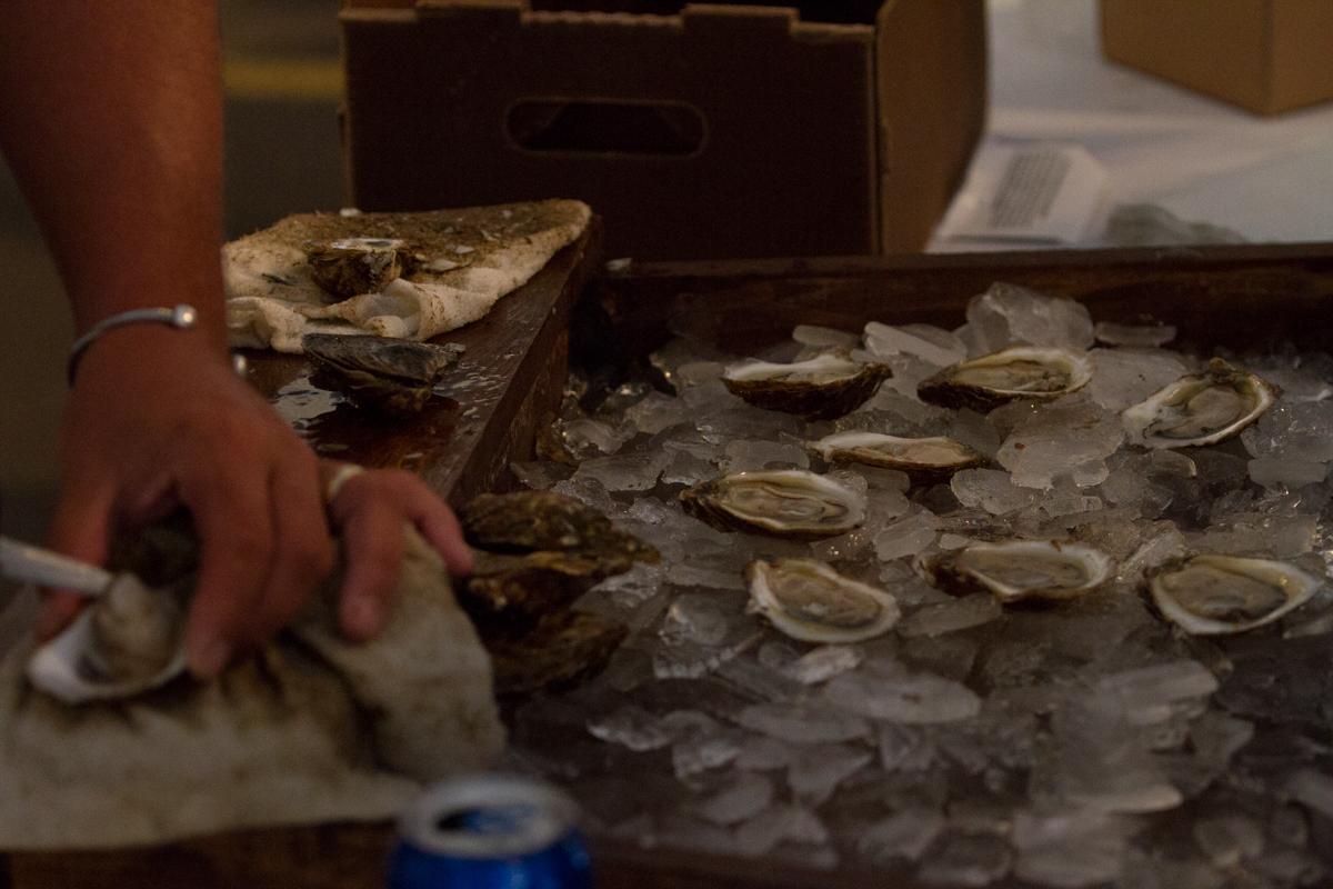 jmweb's tweet image. What a smile, yum, smiles v2.0 &amp;amp; lotsa Oysters @ #PEI Shellfish Festival #shellfish20th