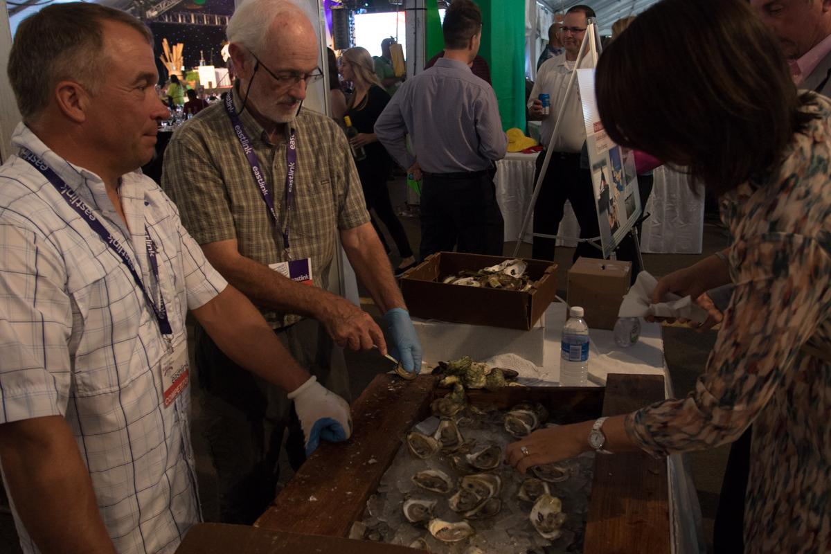 jmweb's tweet image. Oysters, Lt Governor, Performance &amp;amp; What a rig @ PEI Shellfish Fest! #shellfish20th  #pei