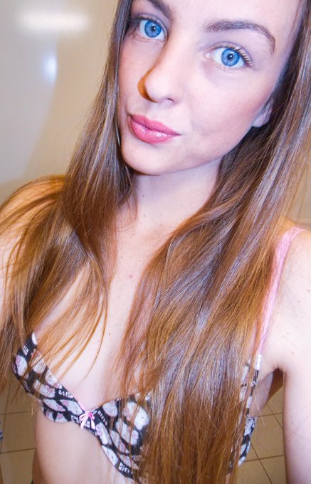 Good Morning Twitterverse 🌷🌸💐  #girlsoftwitter #morning #Selfie #selfshot #friskyfriday http://t.co/<a href="/tag/girlsoftwitter"class="tags">#girlsoftwitter</a><a href="/tag/selfie"class="tags"><span>#selfie</span></a><a href="/tag/morning"class="tags"><span>#morning</span></a><a href="/tag/friskyfriday"class="tags"><span>#friskyfriday</span></a><a href="/tag/selfshot"class="tags"><span>#selfshot</span></a>