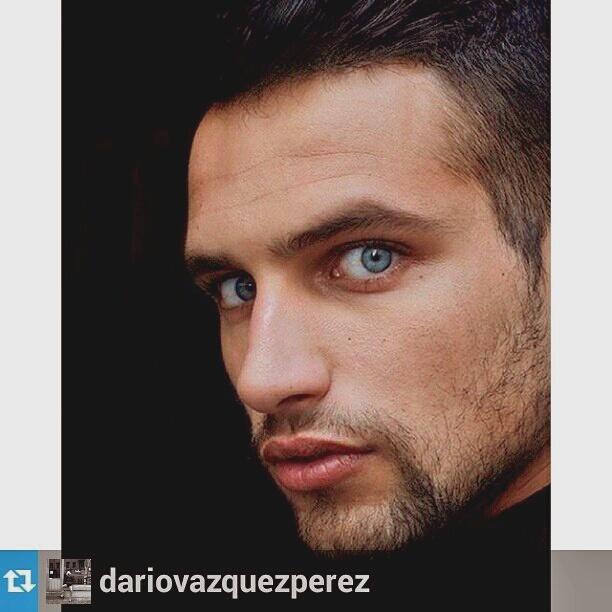 CJesusCastroact's tweet photo. #Tenmag revista y el modelo @Jesus_Castro_5 ...brutal con esta fotaza ...a Dormir bien familia ...😍😍😍 http://t.co/bmE8Wz8PXM