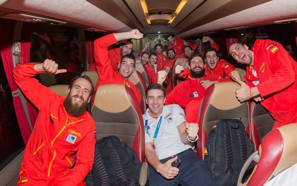 SergioRodriguez's tweet photo. A por el ORO #EuroBasket2015 !!! http://t.co/me0eU2idR8