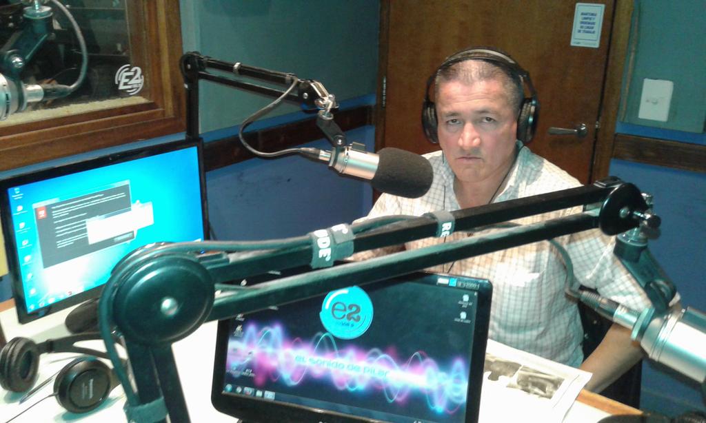 MarioCacerez10's tweet photo. #FMEstudioDos 105.9 mhz Program Deport #OFFSIDE Viern 18 Sept 14 hs Inform local, regional, Liga Escobar @canalpilar http://t.co/tXPfUxJNNO