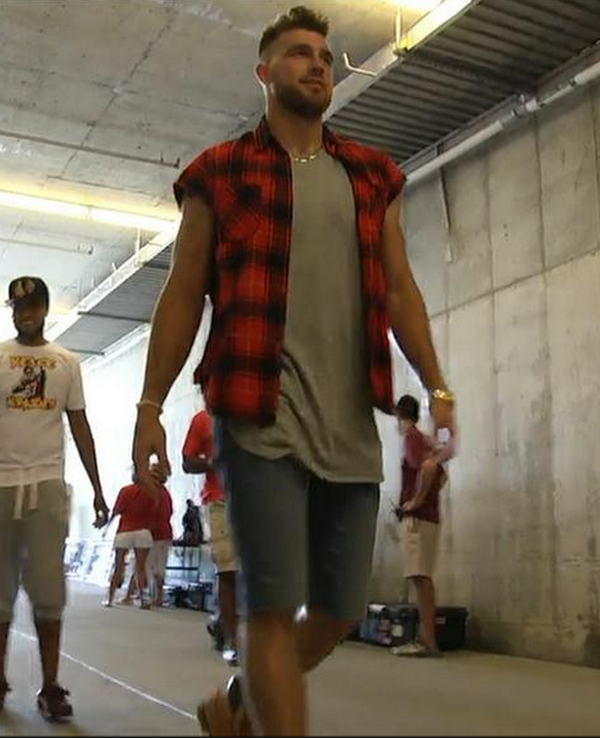 Travis kelce shows when you have 2 td & 106 rec yds, you can rock whatever you want next game ...