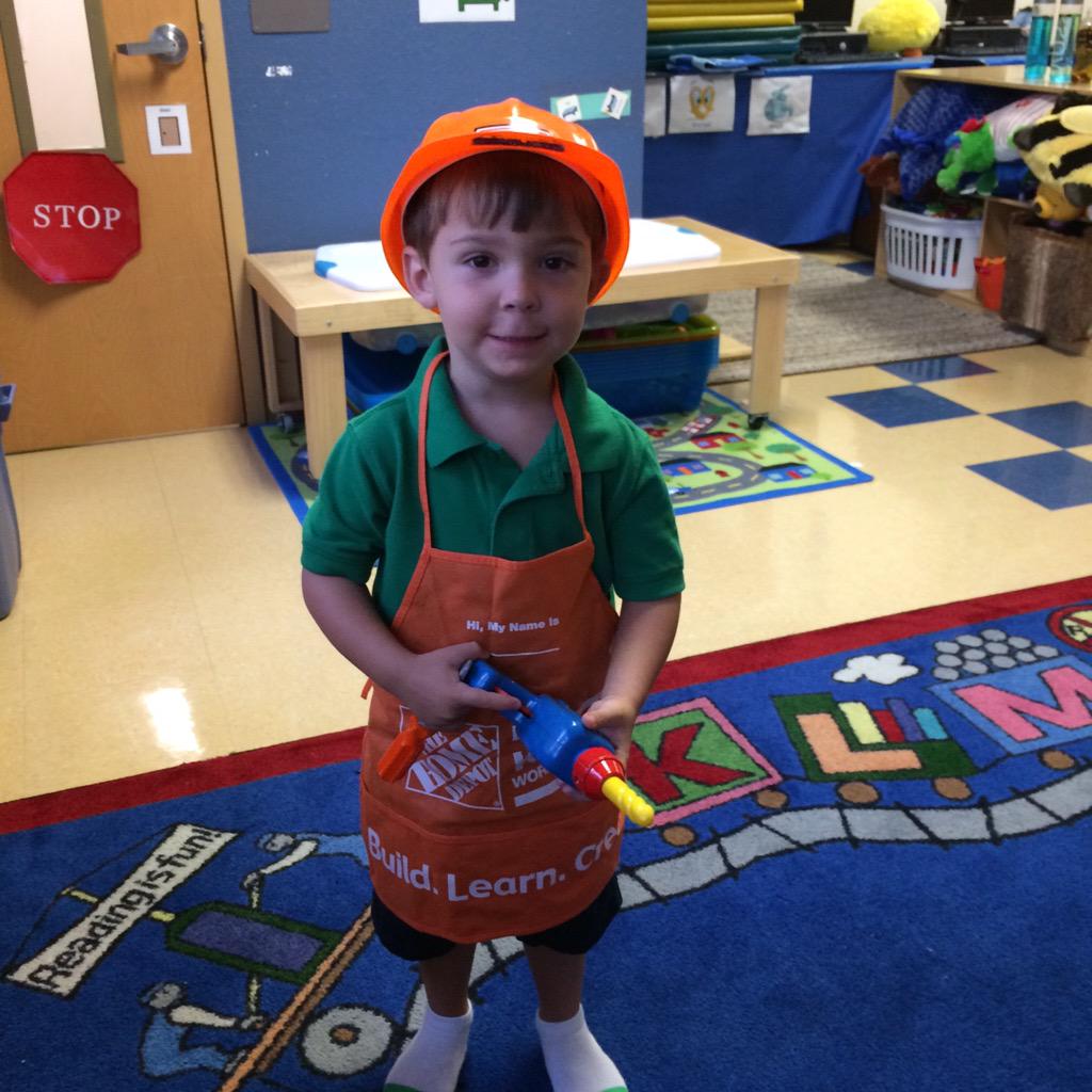 reduk8r1's tweet photo. Peeking into preschool. Room 129 is learning about Community Helpers! @hiddenoaksES http://t.co/NTABhcIUaI