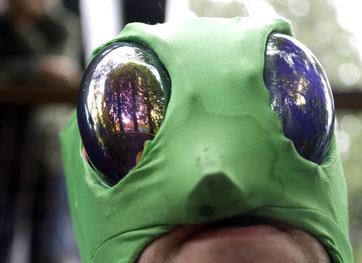 fotogAP's tweet photo. Frogman PDX catches reflection of three giant sequoias in his eye while on hand for protest to protect the trees http://t.co/bNlWt5ImcU