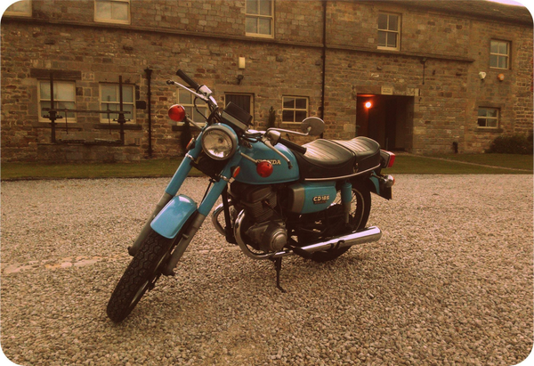 The vintage filter fits perfectly with this classic CD185. Lovely bike from Sam Hirst.
