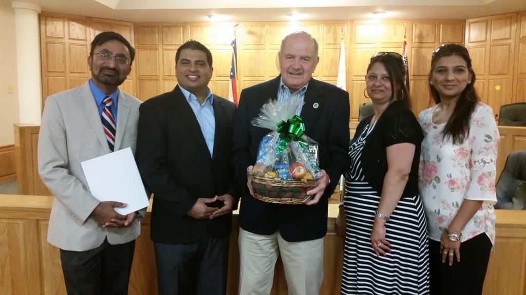 <a href="/Akf_Birmingham/">AKF_Birmingham</a> With the mayor of Vestavia Alberto Zaragoza to invite him to the walk on October 18th <a href="/RailroadPark/">Railroad Park</a>