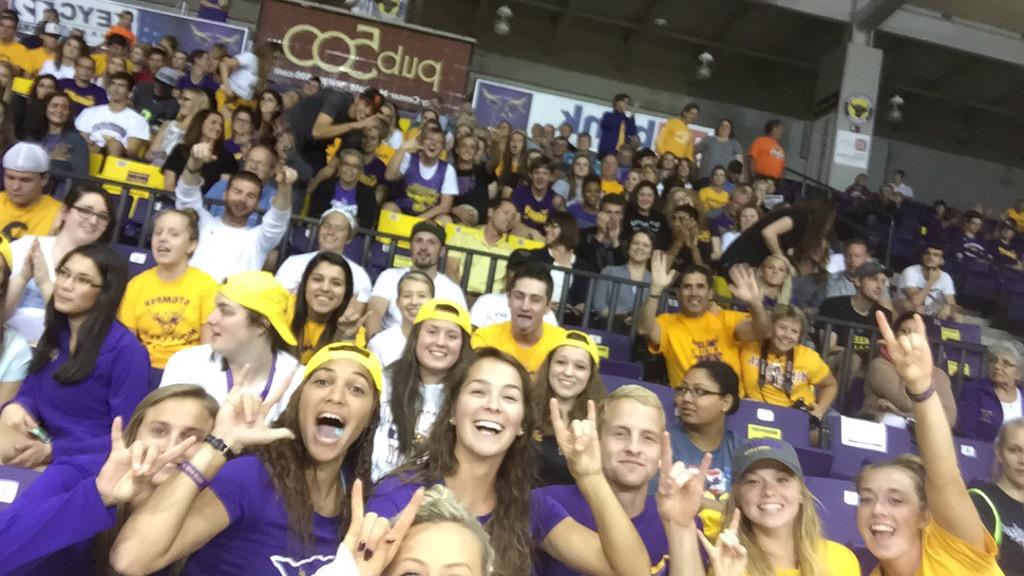 avenuesofwisdom's tweet photo. @MinnStateVBall #selfieserve http://t.co/vtOzUGnqJt
