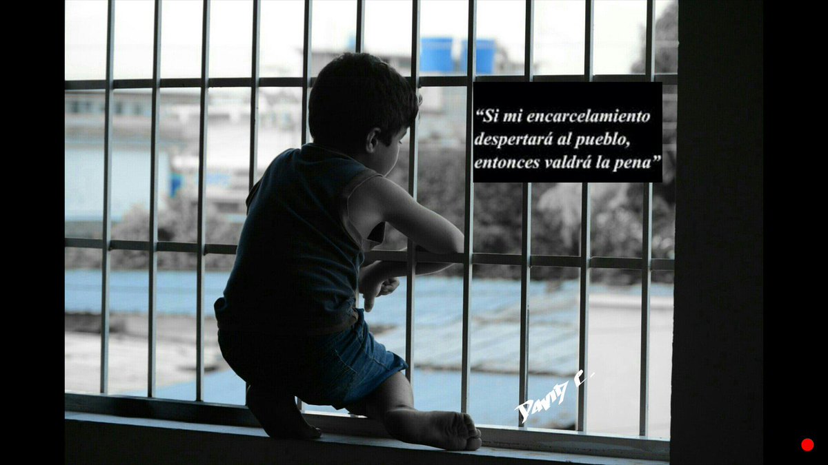 ismaeldavidc's tweet photo. ESTÁ foto nos recuerda a todos Los Venezolanos que nuestras casas se an  convertido en barracas y cárceles privadas http://t.co/FboWV3EefA