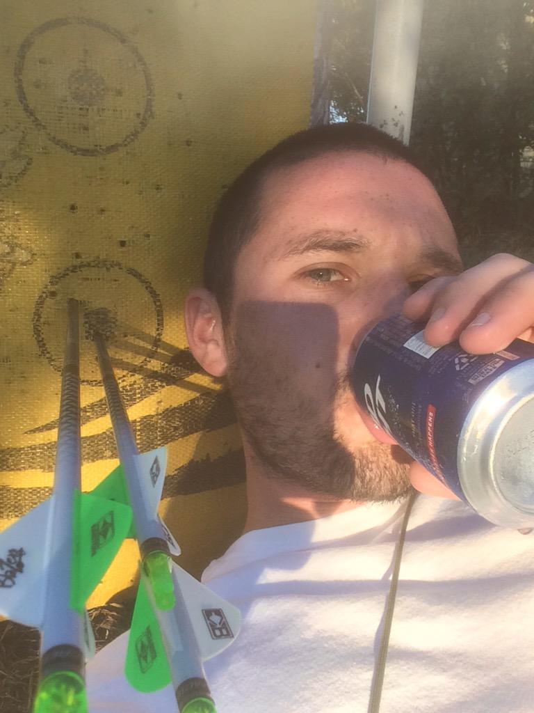 russ1027's tweet photo. “@LifeofLangley: 50 yards ain't nothin. #Archery #backstrap #Aimsmallmisssmall http://t.co/SxOf69LoPJ”MERICA @CloydRivers