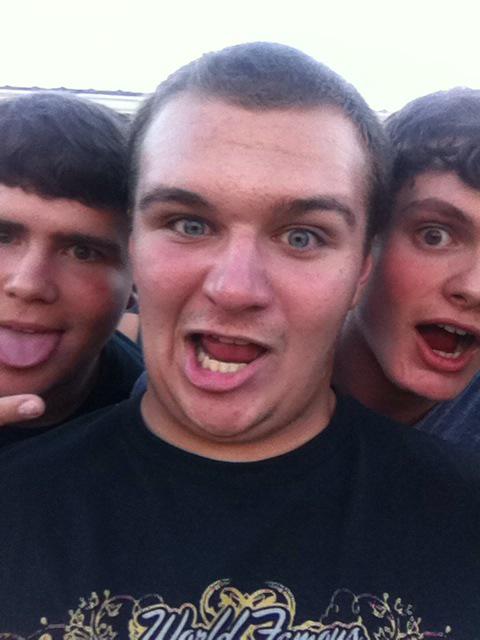 lmm2017's tweet photo. Whatever you do don't leave your phone unattended😂 @OdomLogan @KadinWhite_65 @BrooksKyler http://t.co/KYxRY77OWs