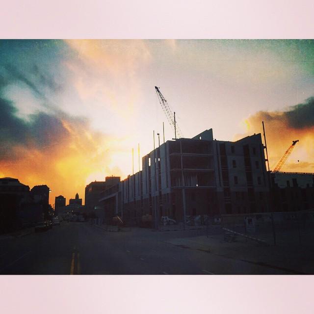 RyanPaulBuck's tweet photo. This happened tonight #DesMoines #Downtown #sunset #VSCO #VSCOcam #desmoinesphotography #iowa #Construction #cityst… http://t.co/riHXZdVpJ2