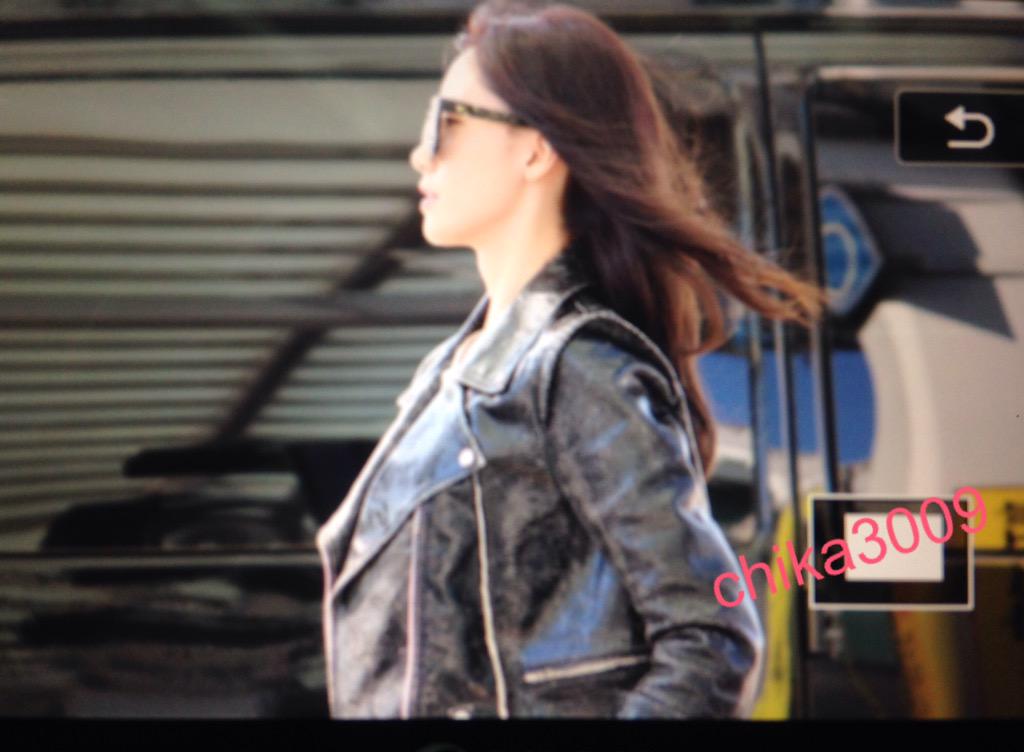 [PIC][18-09-2015]YoonA khởi hành đi Bắc Kinh - Trung Quốc để tham dự sự kiện "Innisfree GREEN BICYCLE TOUR" vào sáng nay - Page 2 CPJbjlFUYAAi_w7