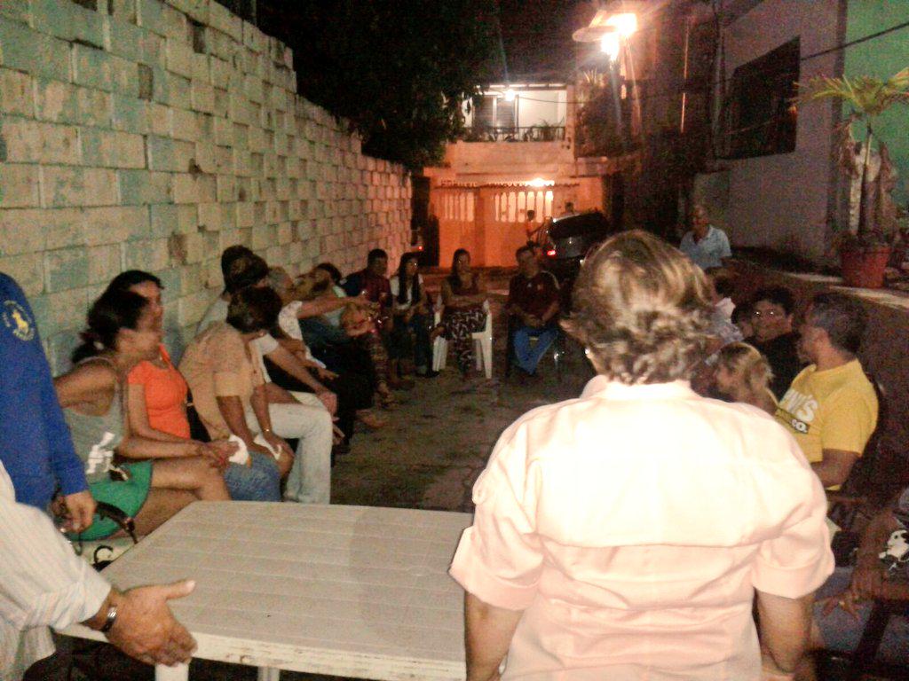 justicieraspj's tweet photo. .@joseolivaresm
Aquí seguimos desde un conversatorio en #Macuto #LaFuerzaDelCambioEresTu http://t.co/erlwWaTzyj