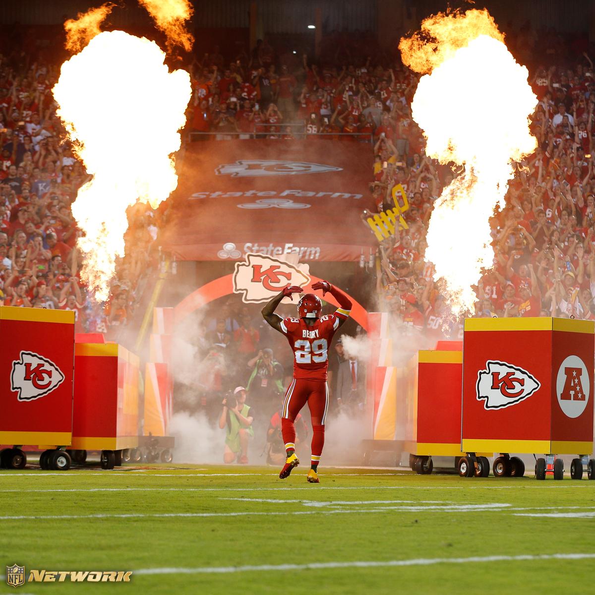 nflnetwork's tweet photo. 🔥🔥🔥 #BerryStrong #DENvsKC http://t.co/D6HVWmDdtK