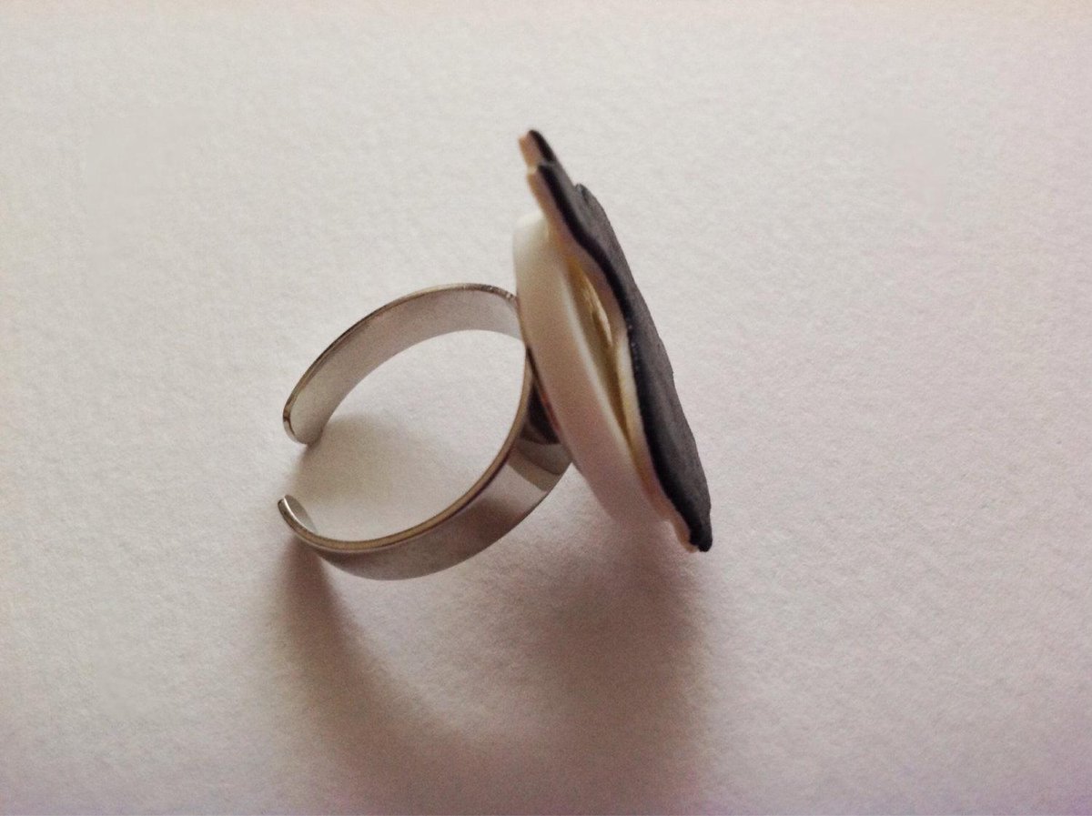 buck_lj's tweet image. Bunny ring-sillhouette bunny set on a white button creating a monochrome … etsy.me/1ERUp3Z #Etsy #RabbitRing