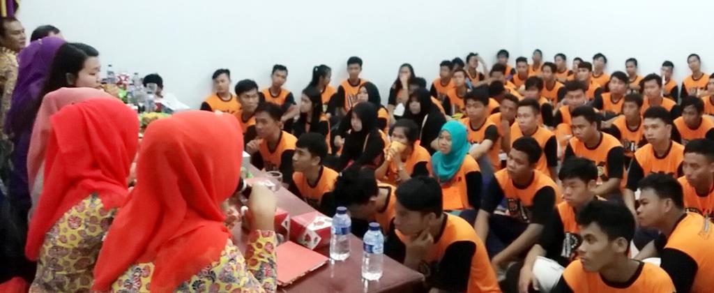 Suasana saat pembukaan pk2 fakultas teknik yg diwakili oleh PD I. Walaupun panas tp ttp semangat dan antusias☺