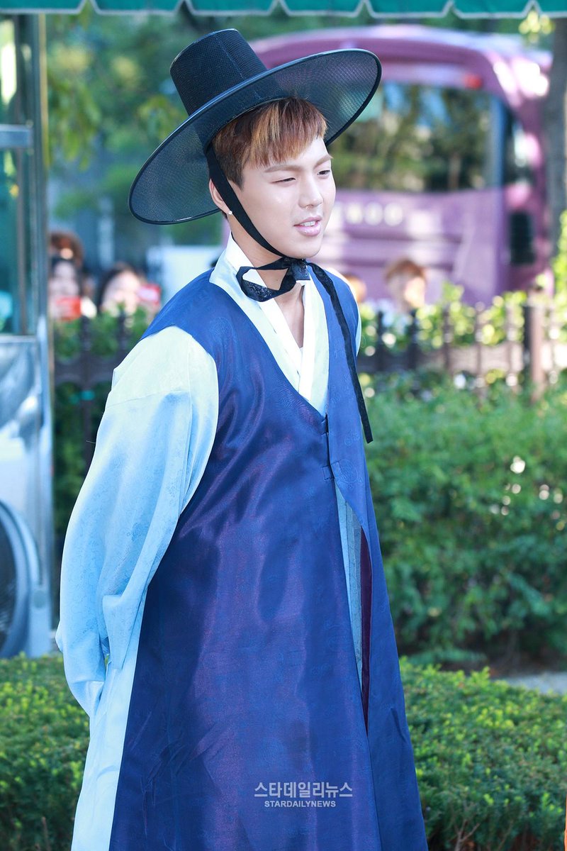MonstaXth_'s tweet photo. [📷] 150917 #SHOWNU #셔누 #몬스타엑스 #MONSTA_X #신속히 #RUSH arrived @ MUSIC BANK (cr:STARDAILYNEWS) http://t.co/w27GFFygBR