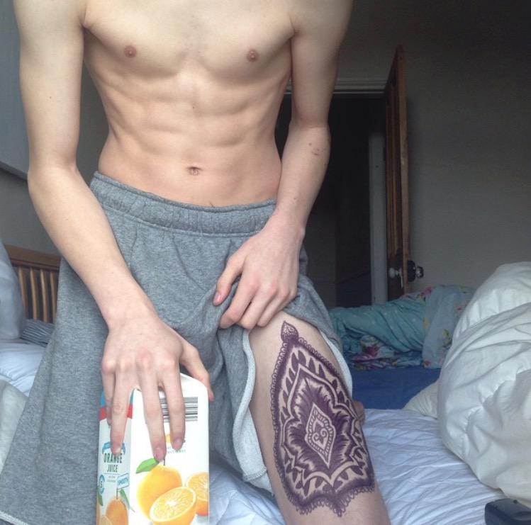 httphhoe's tweet image. my pen tattoo is gr8