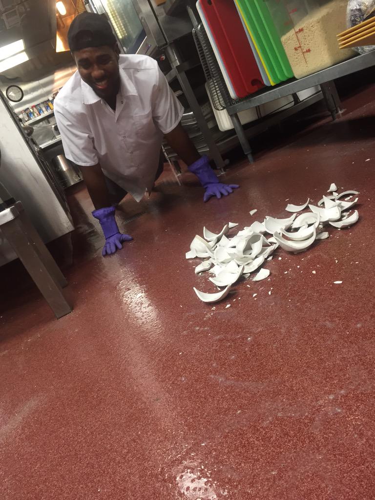 BrandonCologna's tweet photo. #dropwitit @bobby_gipson drop 100 for the sheet tray of soup cups http://t.co/ks6brSZtkC